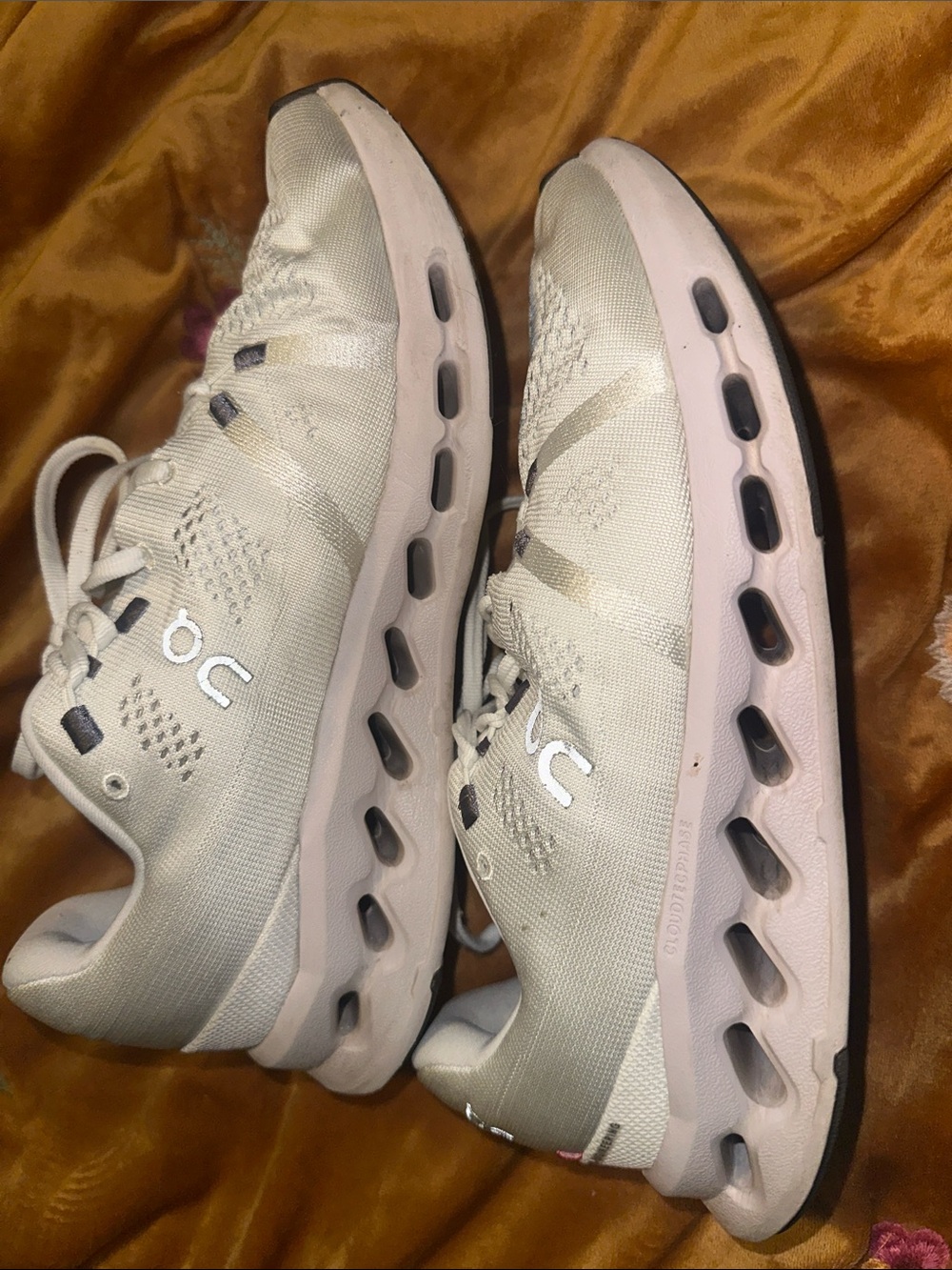 On Running HELION CLOUDTEC in White and Pale Pink Size M8.5 US or EU 42 EUC